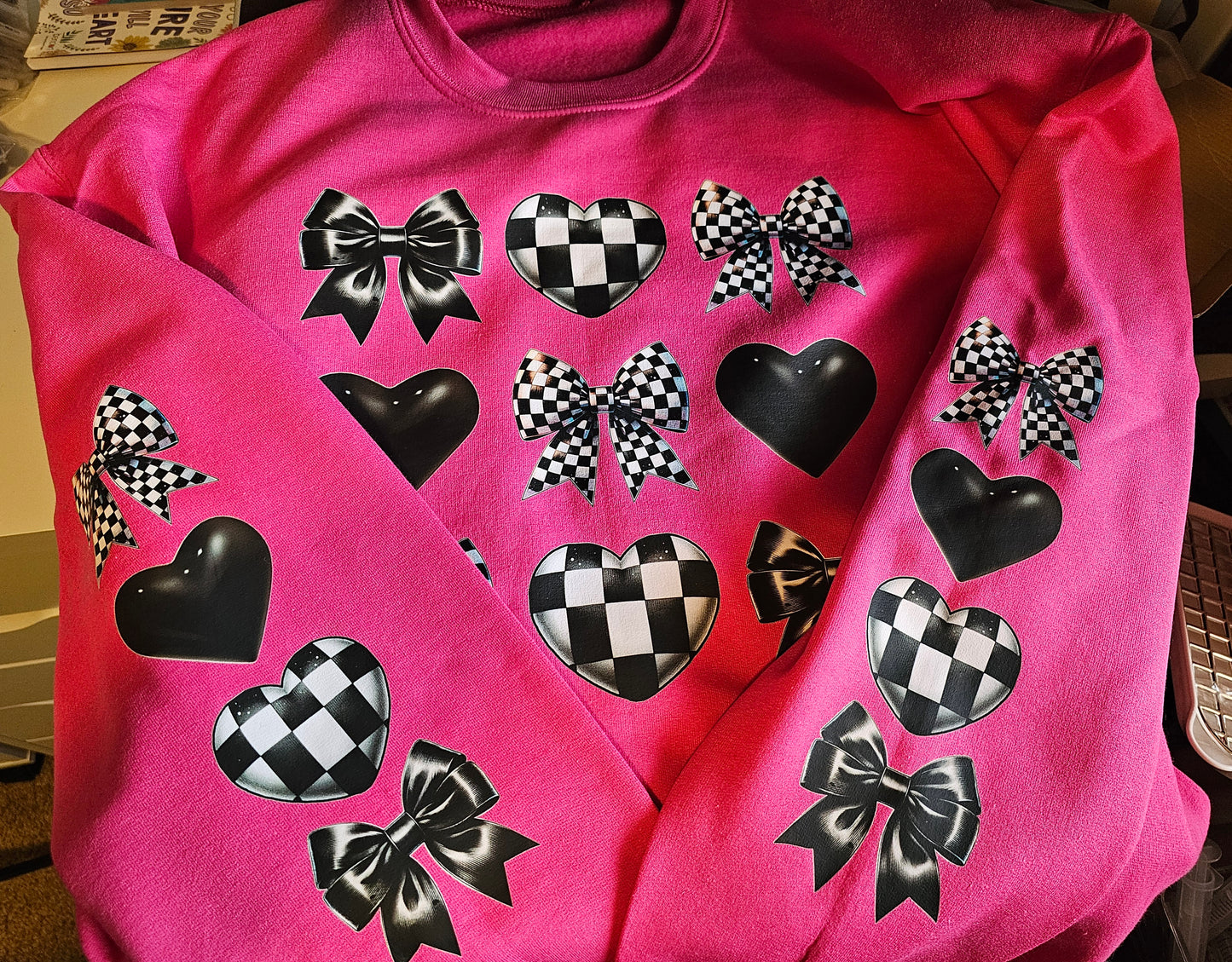 Black Checkered Bow with matching double sleeves - Transfer